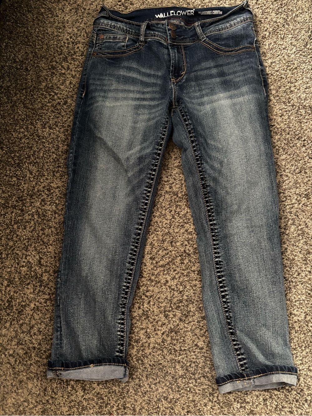Women's juniors size 7 wallflower luscious curvy fit cropped jeans capris